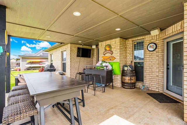 1208 NE Fishermans Cove Dr, Elgin, OK 73538