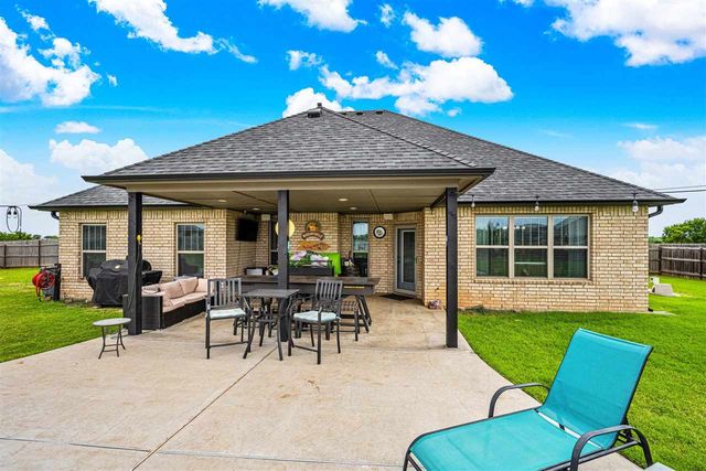 1208 NE Fishermans Cove Dr, Elgin, OK 73538