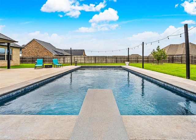 1208 NE Fishermans Cove Dr, Elgin, OK 73538