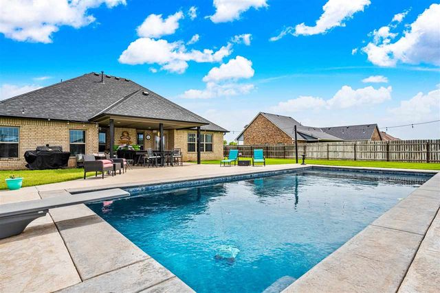 1208 NE Fishermans Cove Dr, Elgin, OK 73538