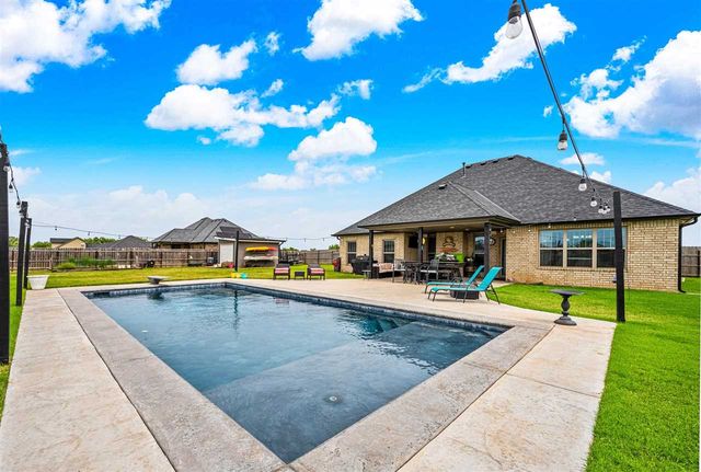 1208 NE Fishermans Cove Dr, Elgin, OK 73538