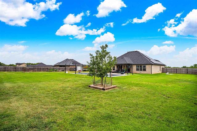 1208 NE Fishermans Cove Dr, Elgin, OK 73538