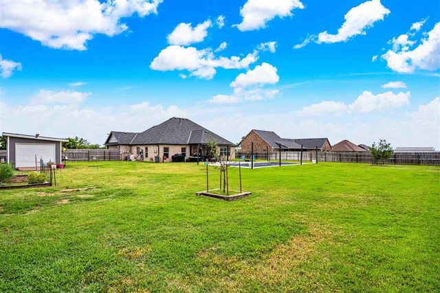 1208 NE Fishermans Cove Dr, Elgin, OK 73538