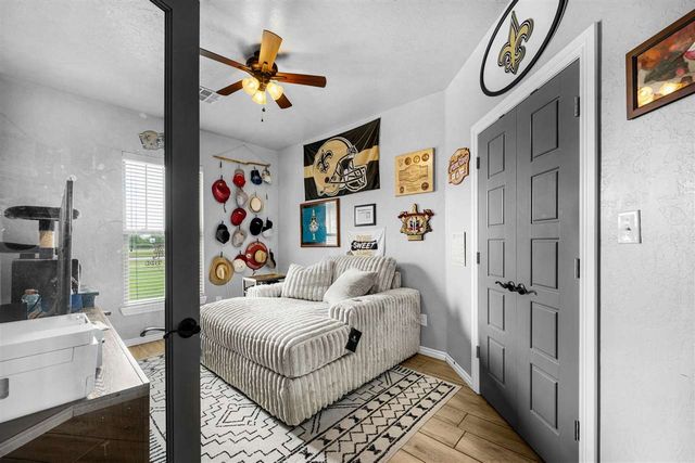 1208 NE Fishermans Cove Dr, Elgin, OK 73538