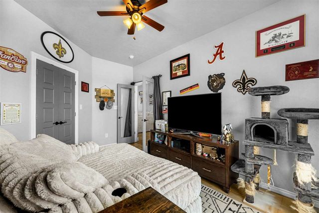 1208 NE Fishermans Cove Dr, Elgin, OK 73538