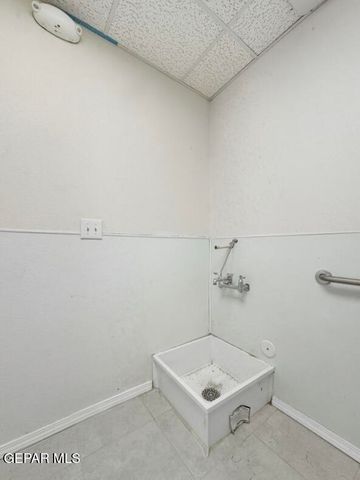 3300 GEORGE DIETER Drive, El Paso, TX 79936