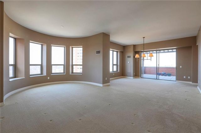 4950 Central Street 1001, Kansas City, MO 64112