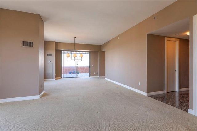 4950 Central Street 1001, Kansas City, MO 64112