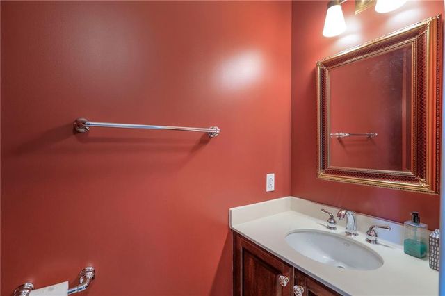 4950 Central Street 1001, Kansas City, MO 64112