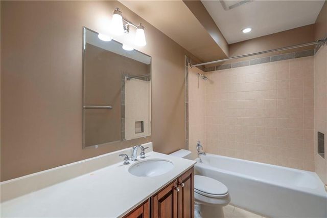 4950 Central Street 1001, Kansas City, MO 64112