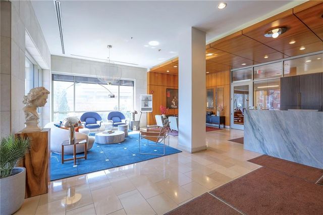 4950 Central Street 1001, Kansas City, MO 64112