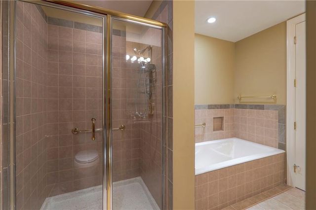 4950 Central Street 1001, Kansas City, MO 64112