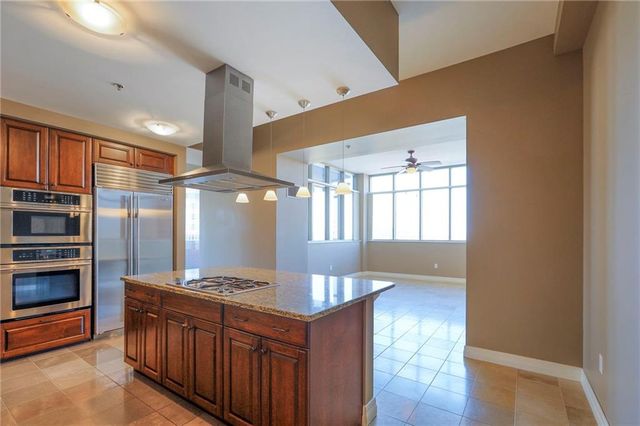 4950 Central Street 1001, Kansas City, MO 64112