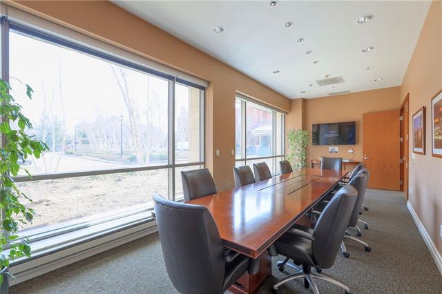 4950 Central Street 1001, Kansas City, MO 64112