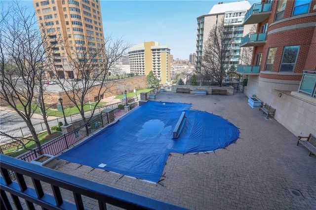 4950 Central Street 1001, Kansas City, MO 64112