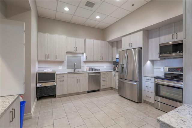 4950 Central Street 1001, Kansas City, MO 64112