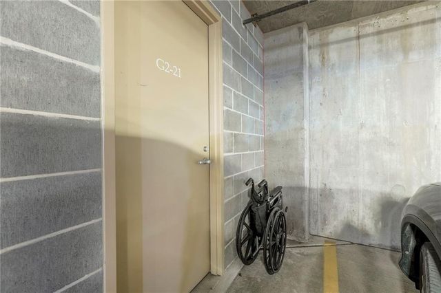 4950 Central Street 1001, Kansas City, MO 64112