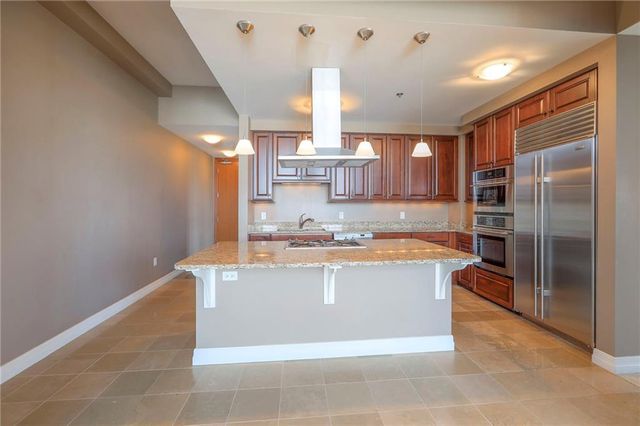 4950 Central Street 1001, Kansas City, MO 64112