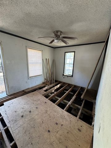 1103 N Walnut Street, Cleburne, TX 76033