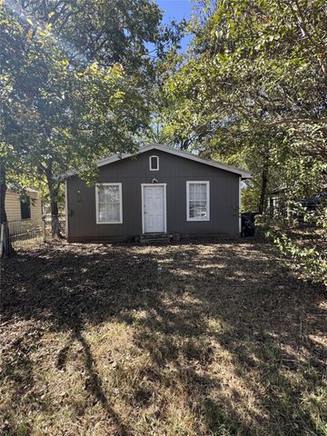 1103 N Walnut Street, Cleburne, TX 76033