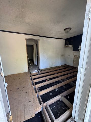 1103 N Walnut Street, Cleburne, TX 76033