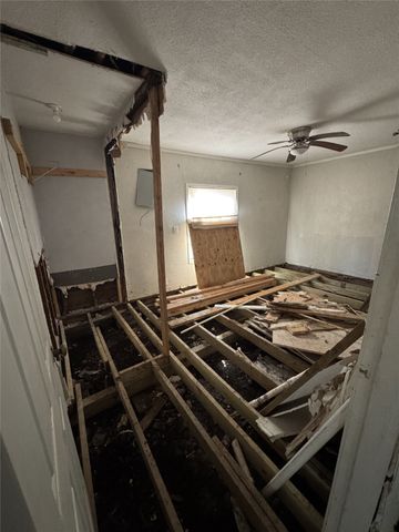 1103 N Walnut Street, Cleburne, TX 76033