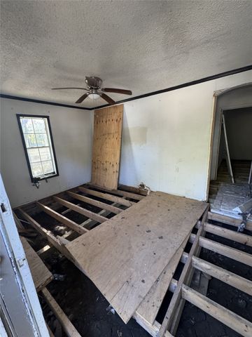 1103 N Walnut Street, Cleburne, TX 76033