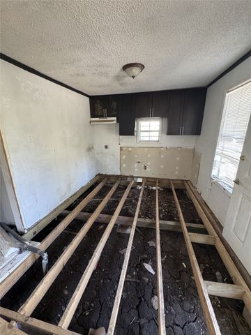 1103 N Walnut Street, Cleburne, TX 76033