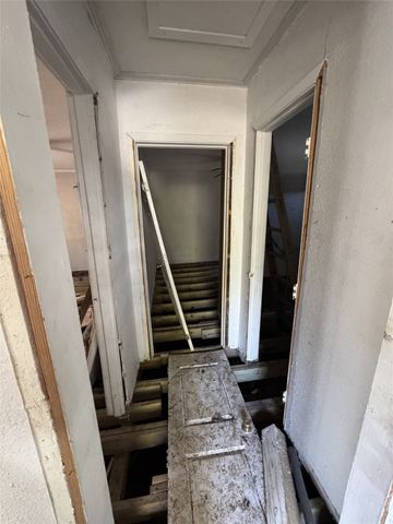 1103 N Walnut Street, Cleburne, TX 76033