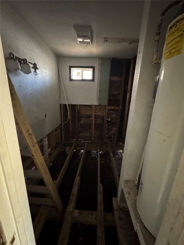 1103 N Walnut Street, Cleburne, TX 76033