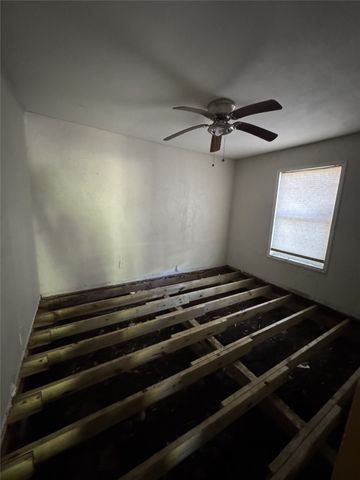 1103 N Walnut Street, Cleburne, TX 76033