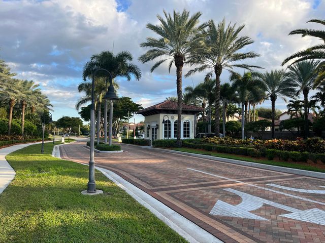 6549 Via Regina 6549, Boca Raton, FL 33433