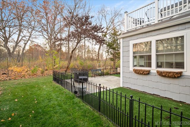 92 Whittington Course, St. Charles, IL 60174