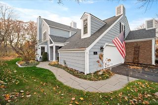 92 Whittington Course, St. Charles, IL 60174