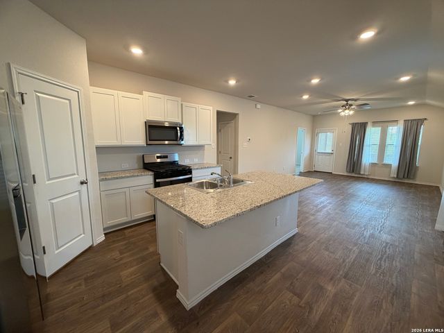 4042 BAY LEAF LOOP, Von Ormy, TX 78073