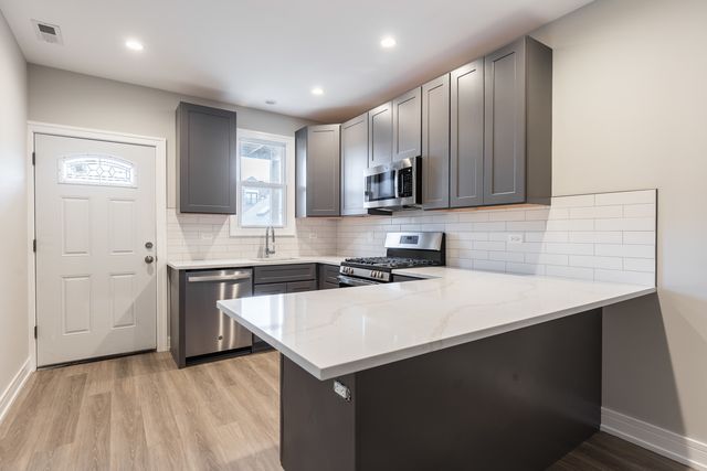 1725 N Honore Street 2R, Chicago, IL 60622