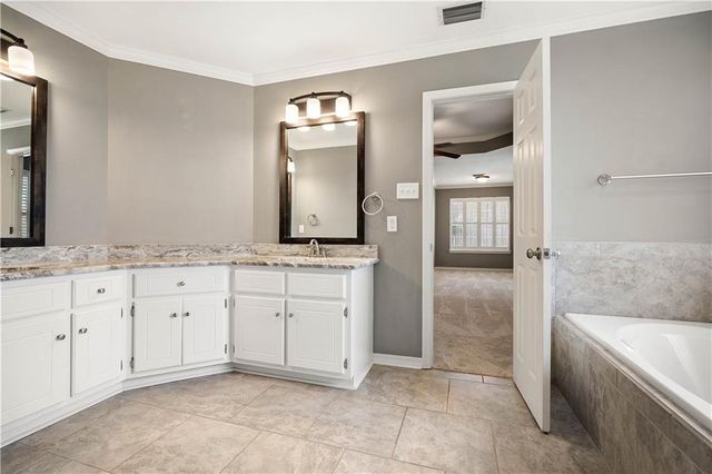 2750 Oakridge West Drive, Mobile, AL 36608