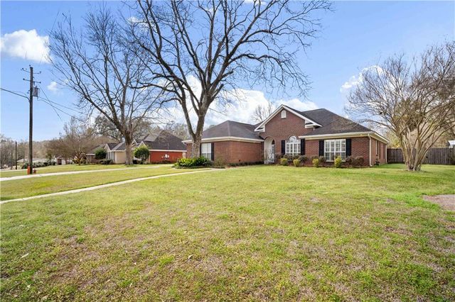 2750 Oakridge West Drive, Mobile, AL 36608