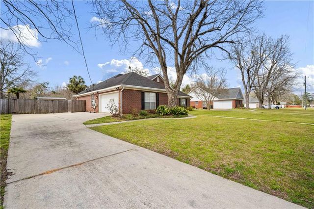 2750 Oakridge West Drive, Mobile, AL 36608