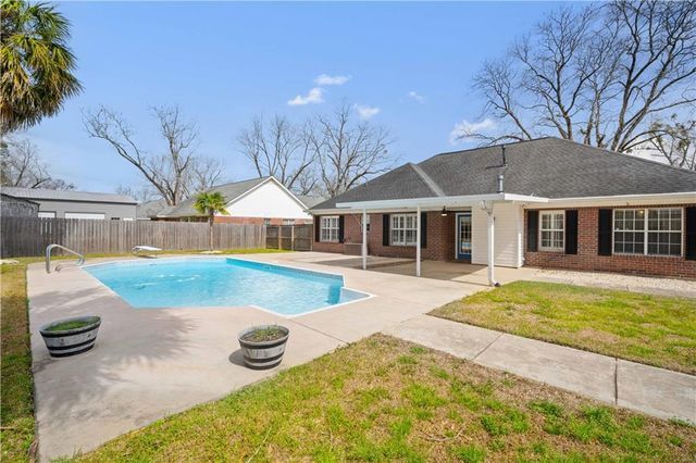 2750 Oakridge West Drive, Mobile, AL 36608