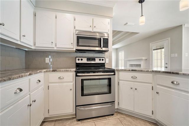 2750 Oakridge West Drive, Mobile, AL 36608