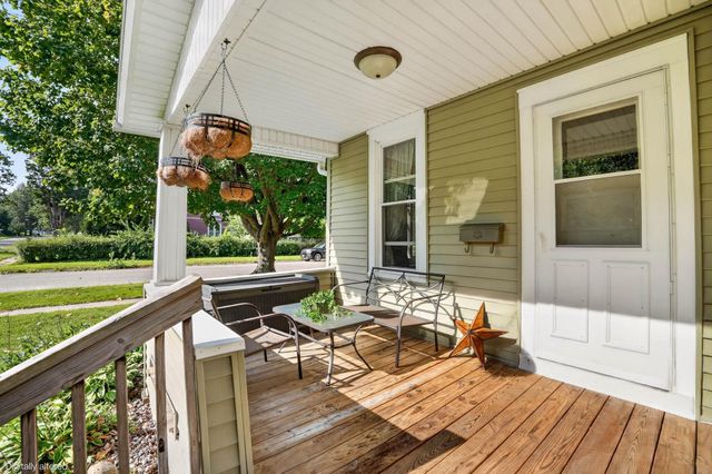 621 Iowa Street, Cedar Falls, IA 50613