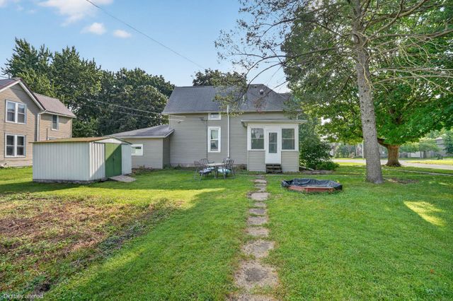621 Iowa Street, Cedar Falls, IA 50613