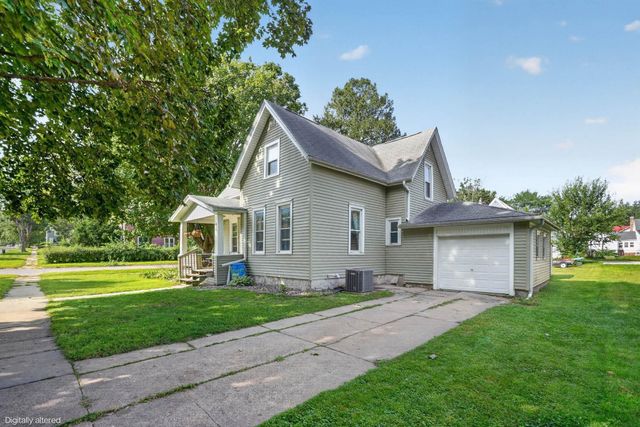 621 Iowa Street, Cedar Falls, IA 50613