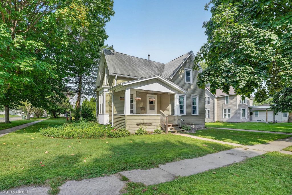 621 Iowa Street, Cedar Falls, IA 50613
