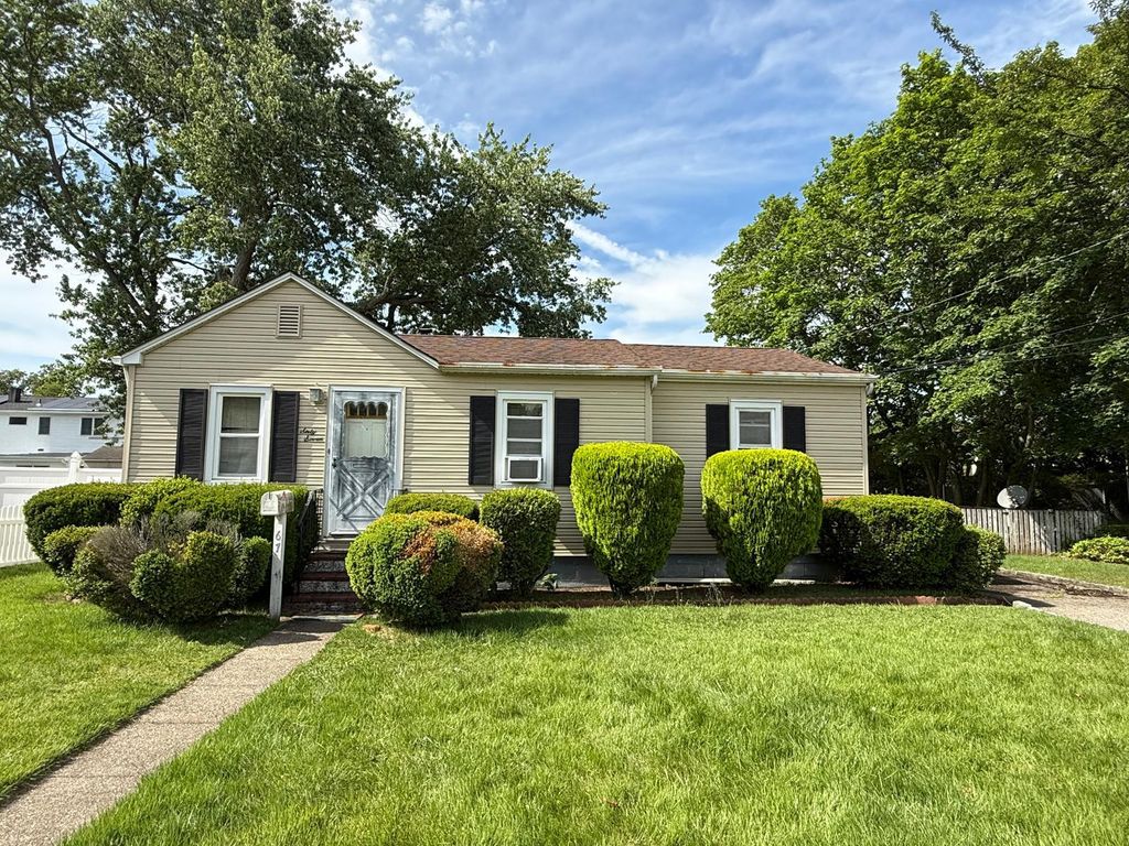 67 Claremont Avenue, West Babylon, NY 11704