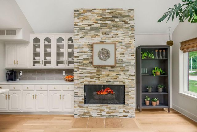 12325 Mission Road, Leawood, KS 66209