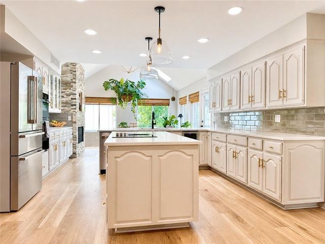 12325 Mission Road, Leawood, KS 66209
