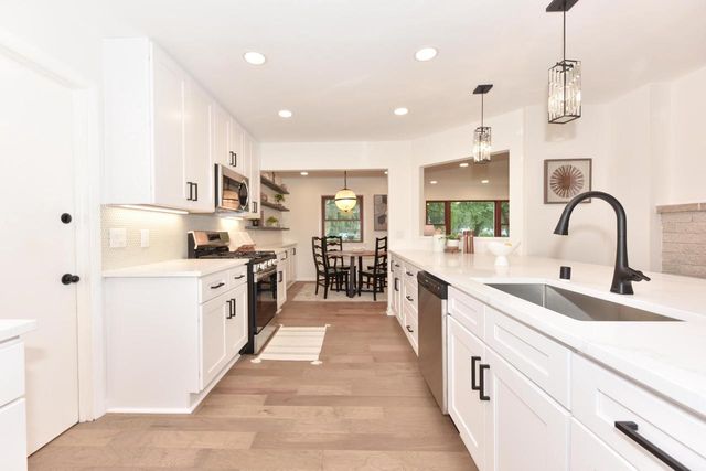 5565 S Monaco PLACE, Hales Corners, WI 53130