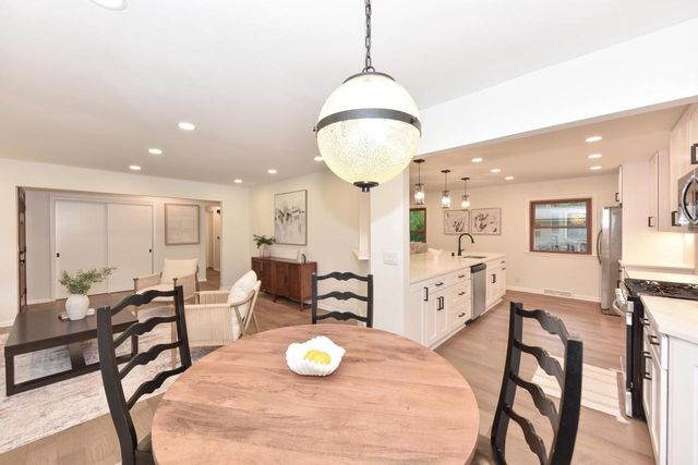 5565 S Monaco PLACE, Hales Corners, WI 53130